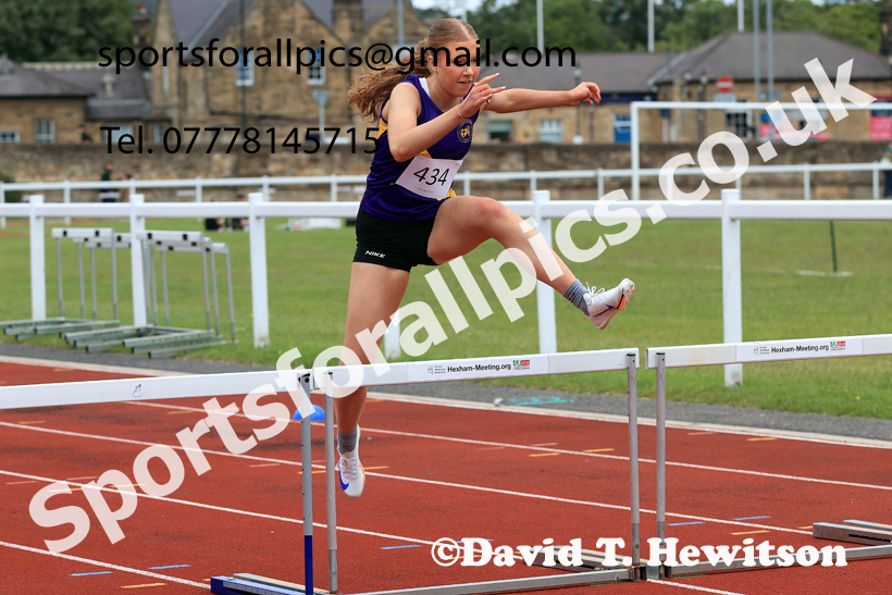 Hurdles, 2026 Northern Schools Inter Counties, Wentworth, Hexham. Photo: David T. Hewitson/Sports for All Pics